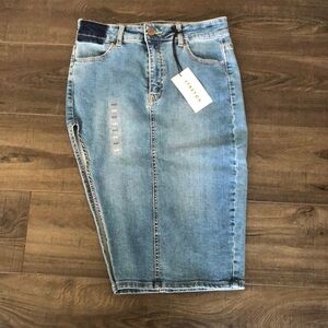 NWT LITZ Premium Denim Skirt , Size M 
Medium Blue color, side slit , right leg